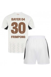 Bayer Leverkusen Jeremie Frimpong #30 Jalkapallovaatteet Lasten Vieraspeliasu 2024-25 Lyhythihainen (+ Lyhyet housut)